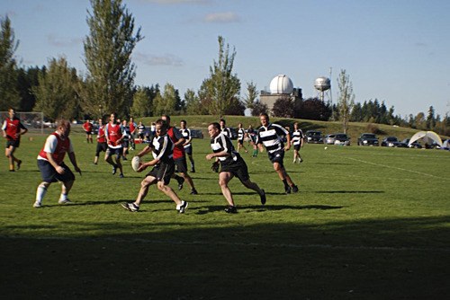 (L-R) Andre Lorenz feeds AJ Fisher for a try on the wing with Greg Millerd in support during the Barbarians’ game Oct. 2.