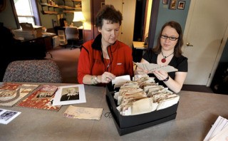 Anna DuPen and her daughter Margalyn Hemphill sort letters written by DuPen’s father to her mother during World War II.
