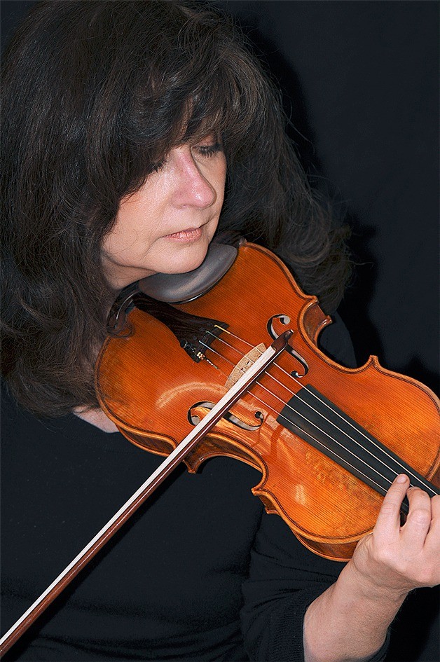 Renowned classical violin soloist Lenore Vardi will celebrate joining the Island Music Guild staff with a free concert Sunday