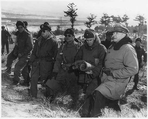 Douglas MacArthur at the front lines above Suwon