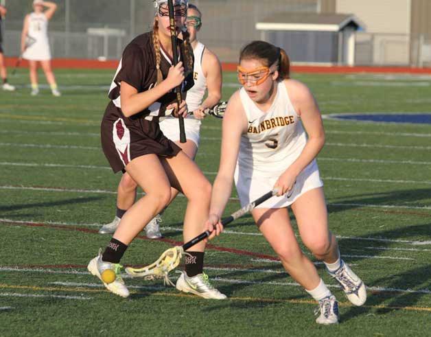 The Spartans’ Mackenzie Chapman moves to recover the ball against Mercer Island. She scored seconds later to give BHS a 9-3 lead.