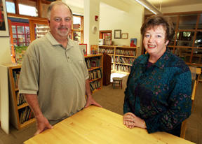 Alan and Susan Somers in Island School’s Victoria’s Library