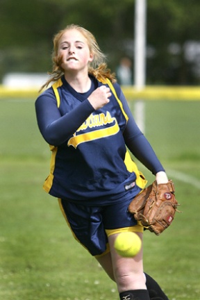 Sophomore hurler Lindsay Willmann pitched nine innings of shutout ball as Bainbridge defeated Issaquah 2-0 Thursday at the 3A Sea-King tournament at the Starfire Sports Complex in Tukwila.