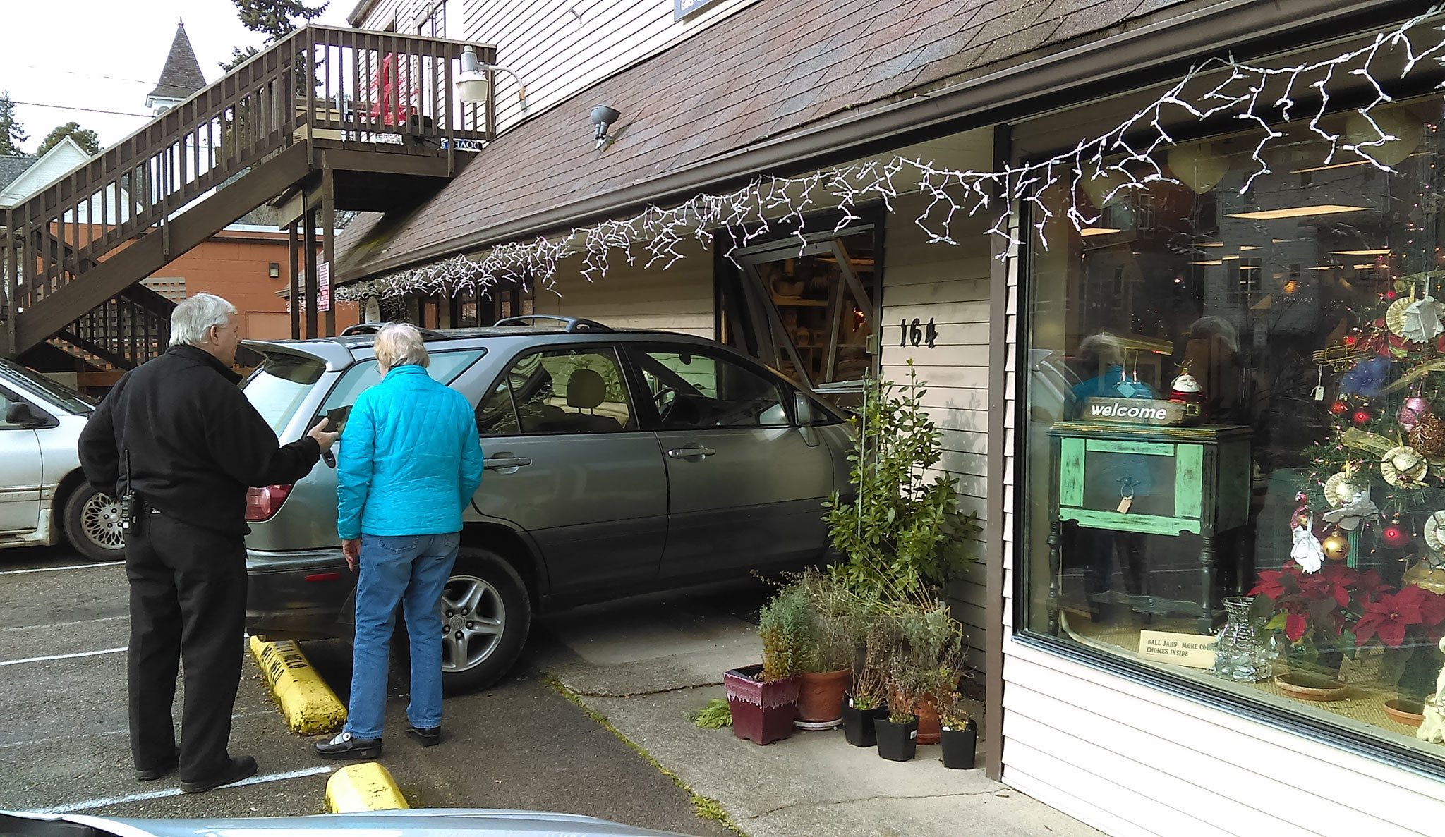 Bainbridge driver crashes Lexus into front of antique boutique