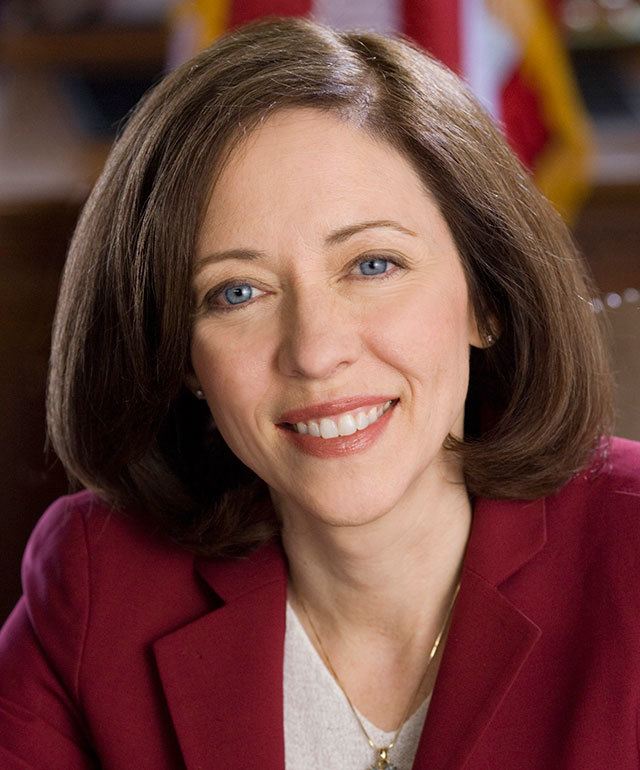 Cantwell joins fellow senators in call on Trump to pull back gag order