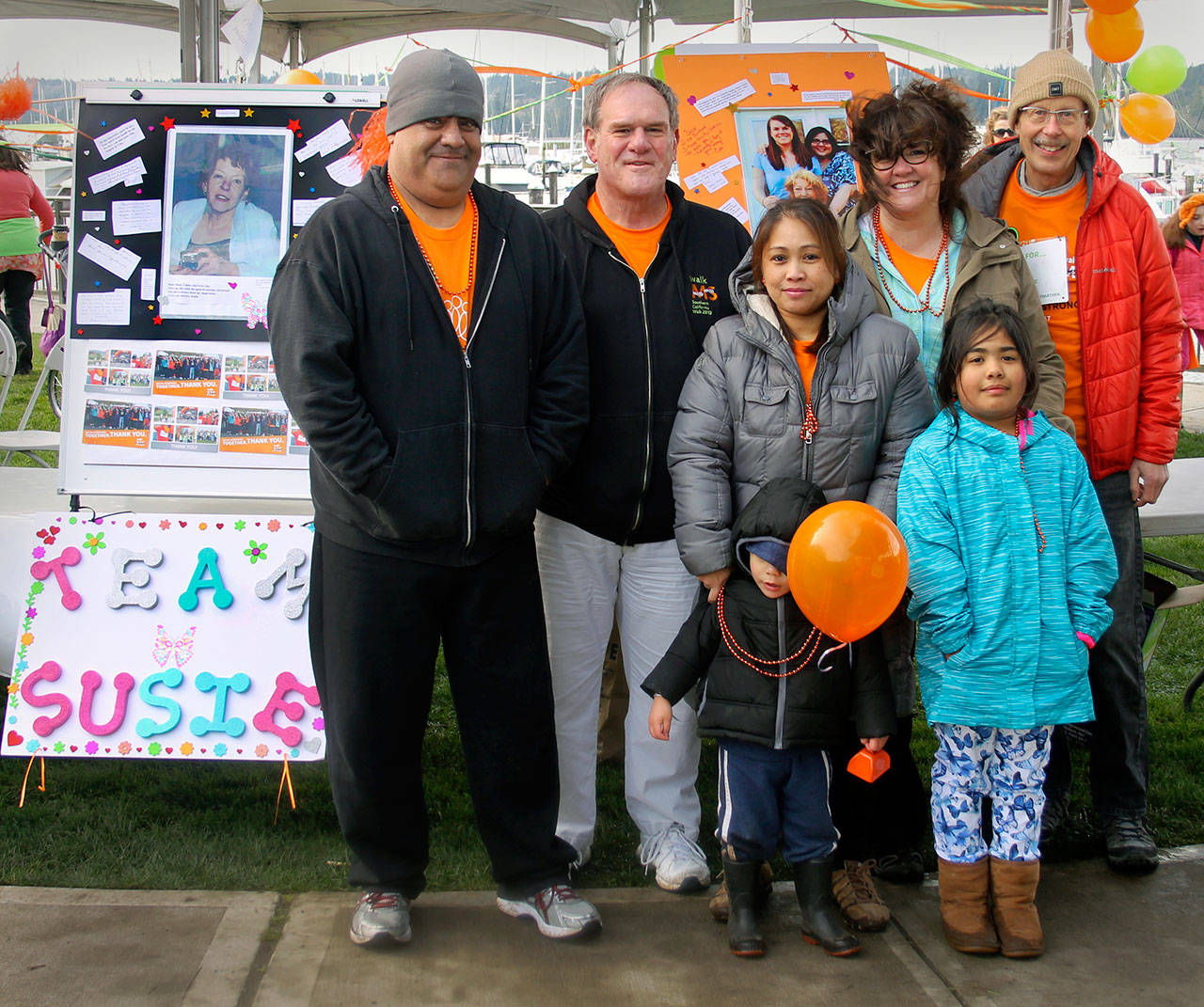 Team Susie from Port Ludlow honored the memory of the late Susue Vicino, her husband, Felix, said. From left, Robert Ramos, Felix Vicino, Jem Ramos, Gordi Fitzpatrick, Paul Olafson. Two children in front row were not identified. (Terryl Asla/Kitsap News Group)