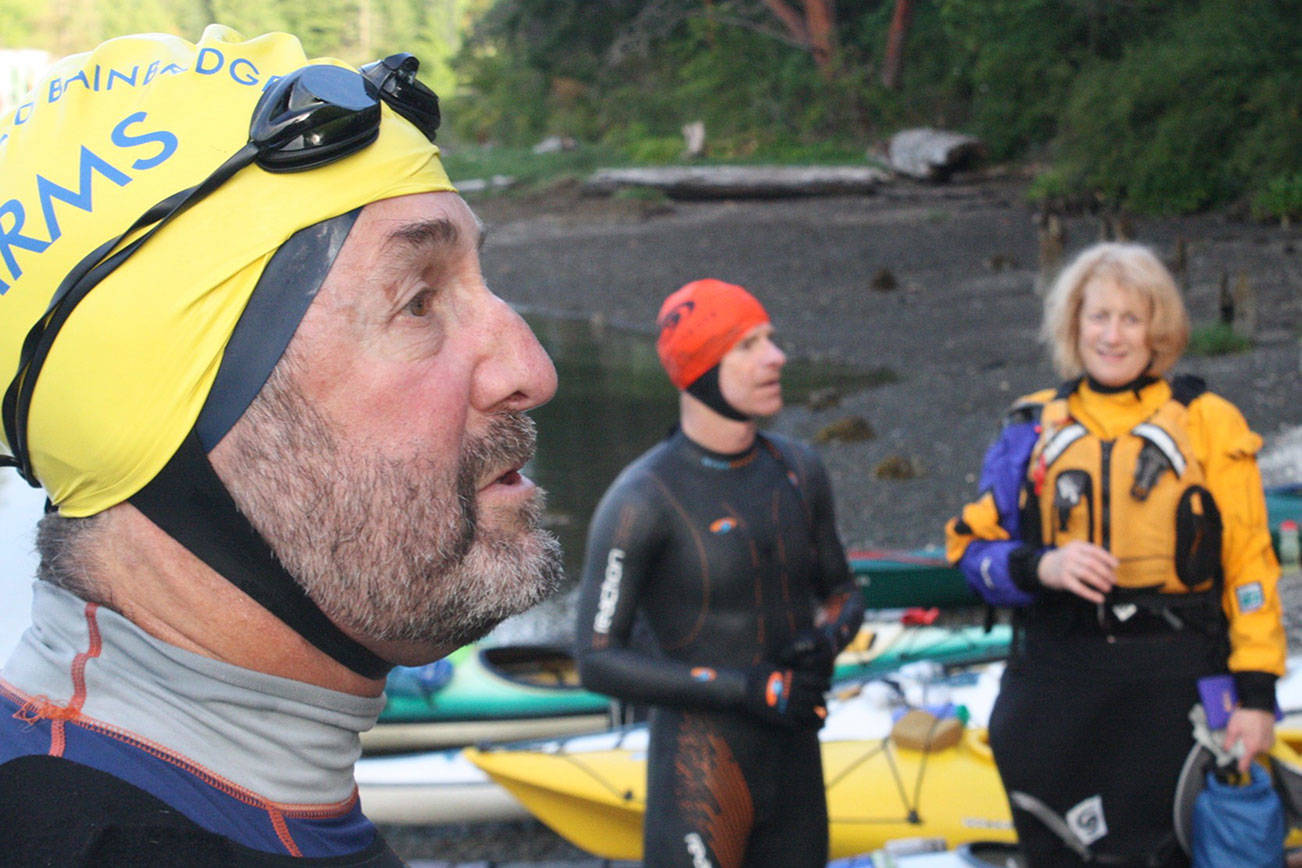Island swimmers tackle daunting Seattle crossing