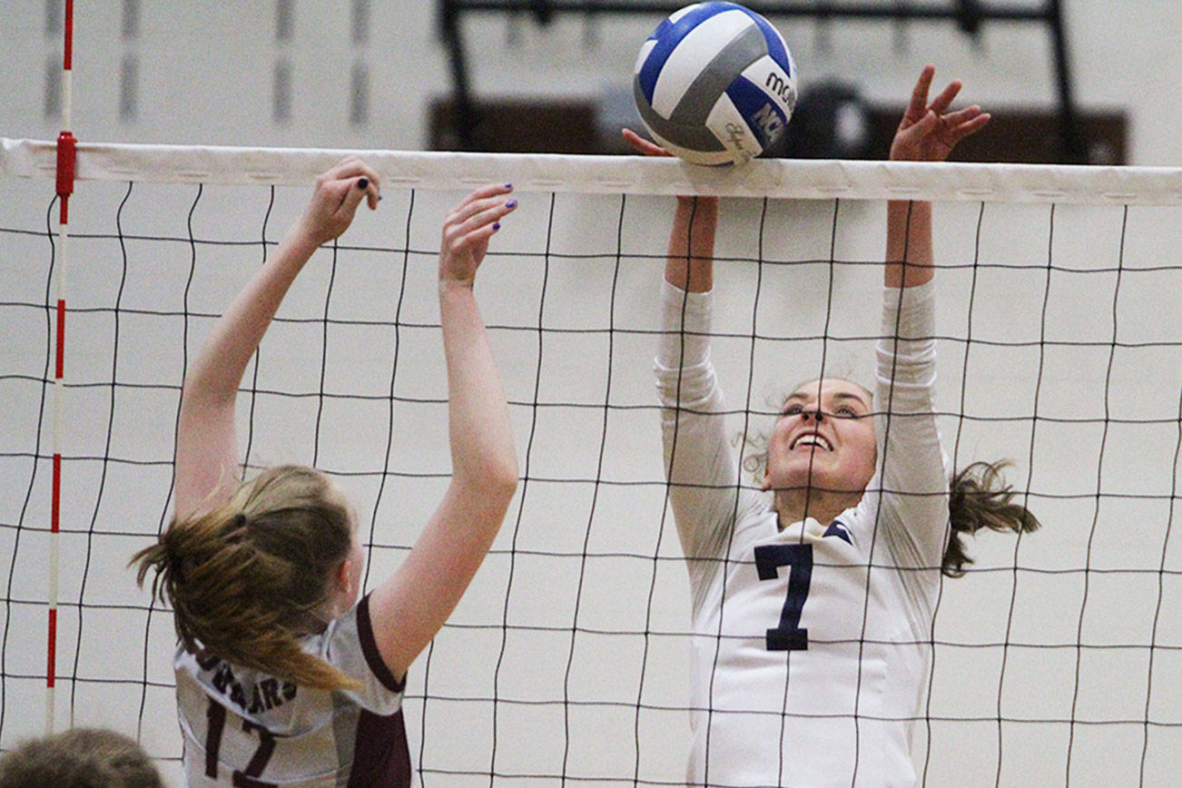 Cougars scratch out a win in girls volleyball