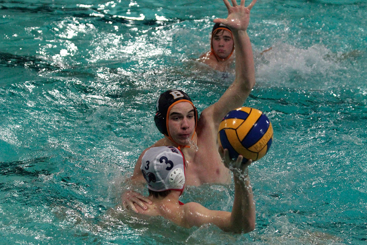 Spartans sail to Senior Night water polo win over Wilson