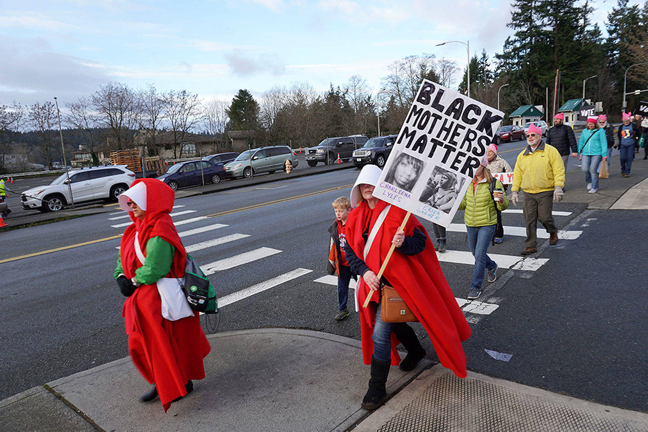 Cool signs, pink hats and busy feet: Bainbridge well represented in second Women’s March