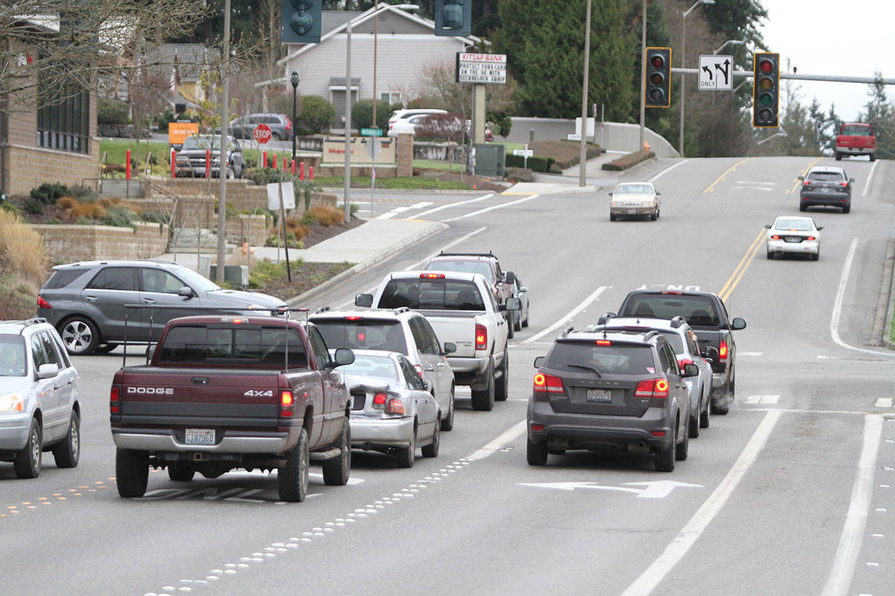 A power outage darkened the traffic signals at Highway 305 and High School Road Tuesday. (Brian Kelly | Bainbridge Island Review)