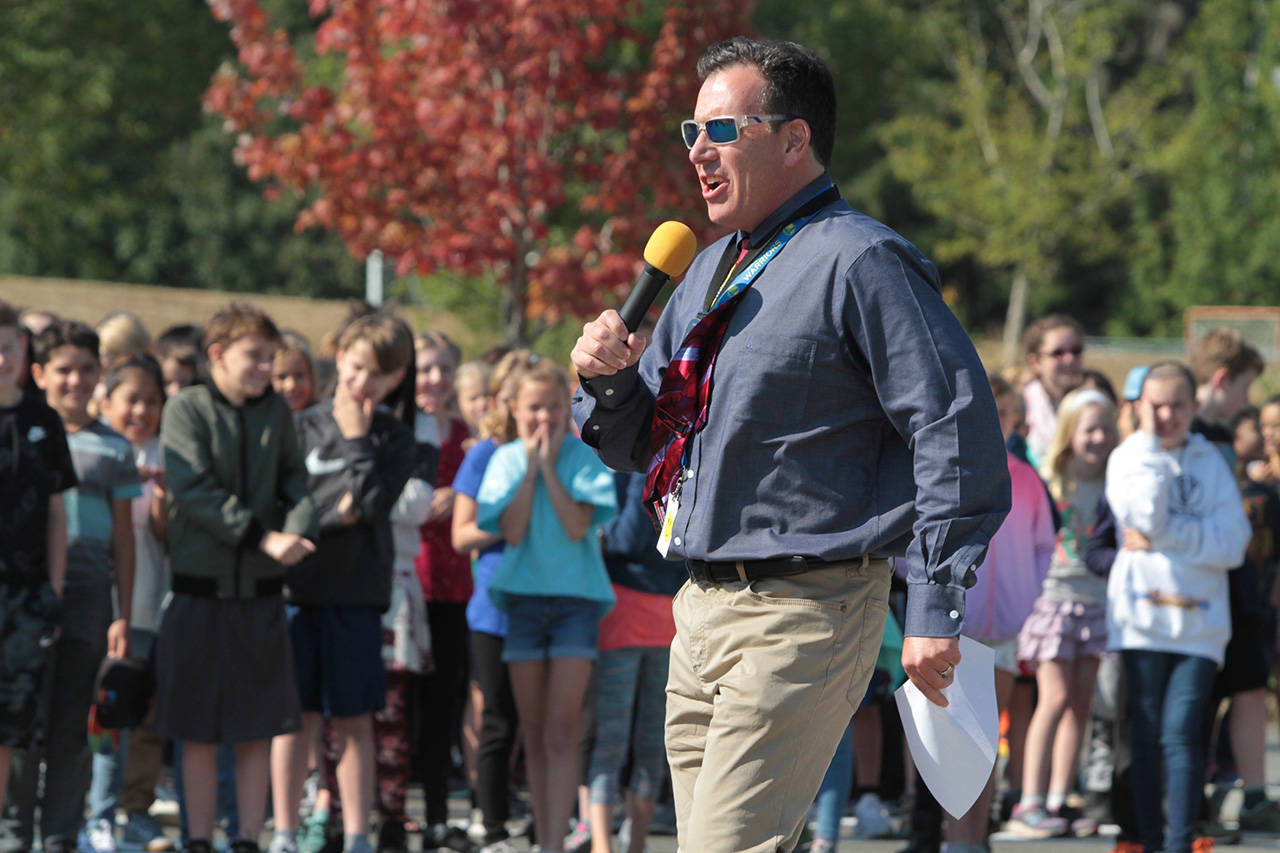 Sakai Principal Jim Corsetti gives a welcome back pep talk to students on the first day of school. (Brian Kelly | Bainbridge Island Review)