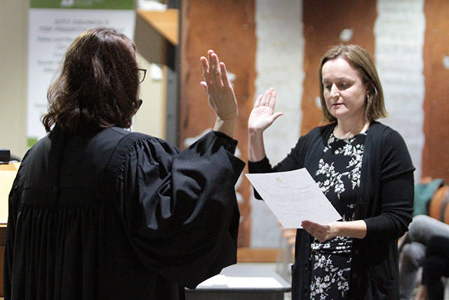Bainbridge councilmembers take the oath | Photo gallery