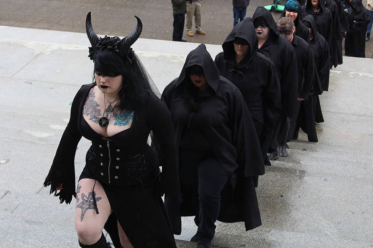 Amid pious protesters, Satanists conduct a ritual on the Capitol steps | 2020 Legislative Session