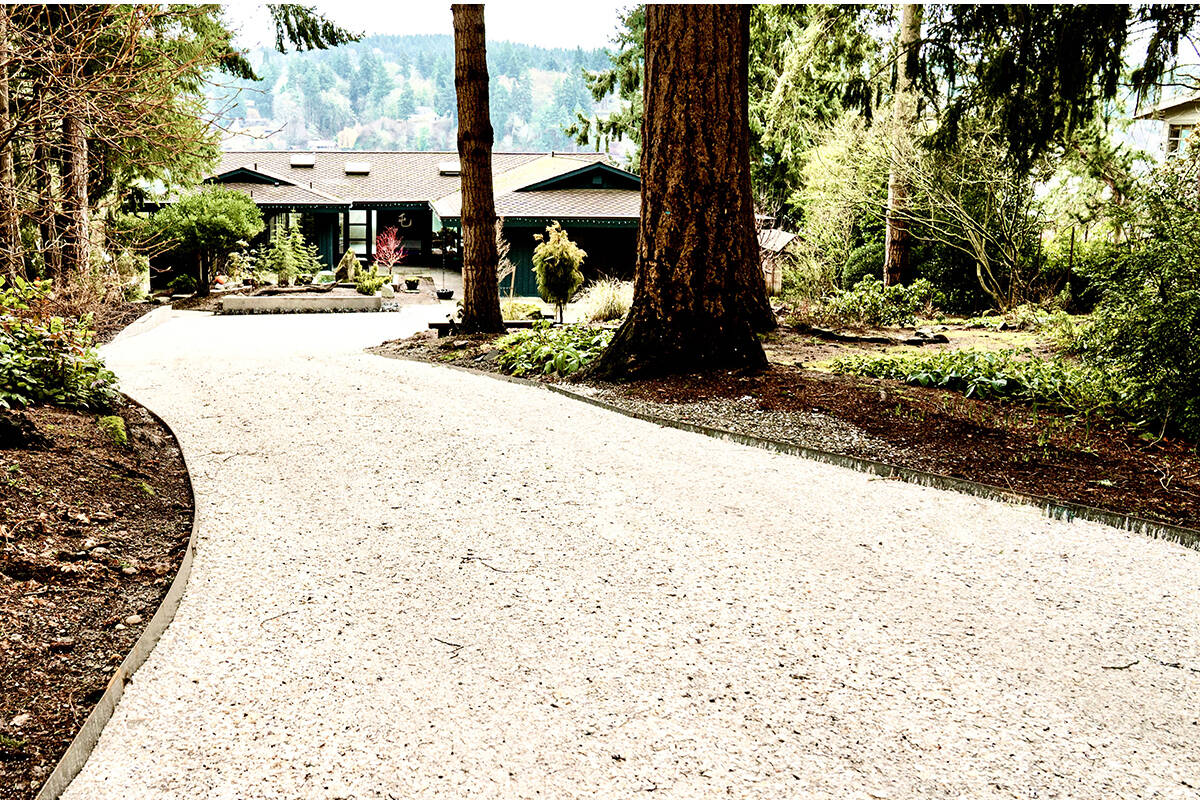 Shellscapes is well-known for transforming commercial and residential properties with the clean design of crushed oyster shells, a superior alternative to gravel that can be used on pathways, driveways, bocce courts and other hardscape projects.