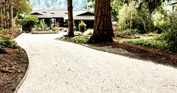 Shellscapes is best known for transforming commercial and residential properties with the clean design of crushed oyster shells, a superior alternative to gravel that can be used on pathways, driveways, bocce courts and other hardscape projects.