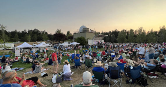 More than 2,000 people enjoy the final summer concert performance by the band BackStreet Jellyroll. Nancy Treder/Bainbridge Island Review Photos