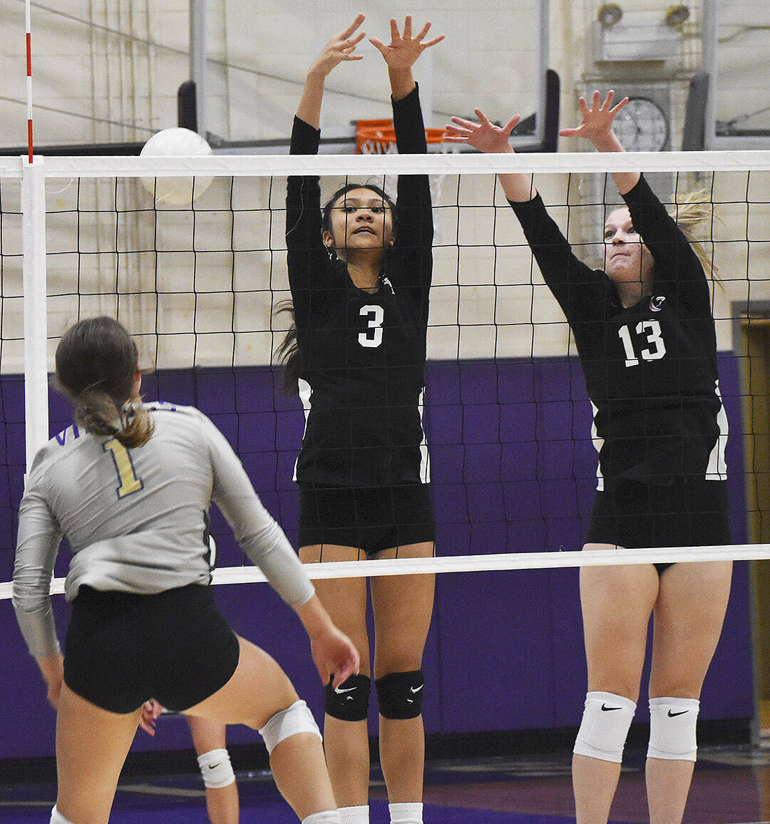 Mackenzie Phillips looked to keep the Vikings alive in the fourth set.