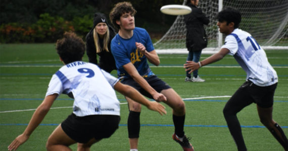 Tiarnan Babcock O’Neill releases a disc through defensive traffic against Eastside Prep, in the Washington State high school Ultimate tournament. Courtesy Photos