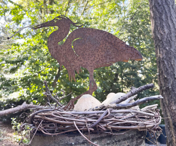 <p>Molly Hetherwick/Kitsap News Group photos</p>
                                <p>The visage of a Great Blue Heron, complete with nest and eggs, decorates a mailbox on Lovell Avenue SW on Bainbridge Island.</p>