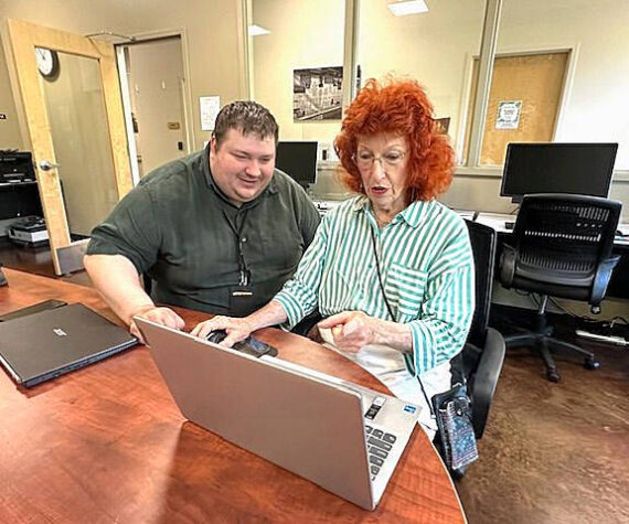 Mike De Felice/Kitsap News Group
Joan Walz, of Poulsbo, learns the basics about her computer during a senior technology class alongside Kitsap Tech Support instructor Colin Waters.