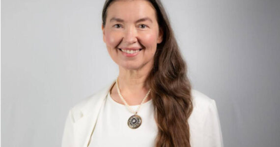 Fairy Tale Dental’s Dr. Helena Soomer Lincoln, who has created the innovative TruBridge tissue preserving method.