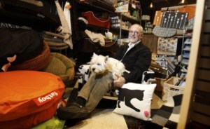 Steve Parsons with Finnie at Parsons’ new Winslow Mall pet shop