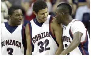 Gonzaga Bulldogs (L-R) Demetri Goodson