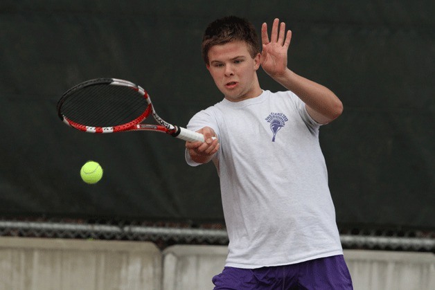 Ben DeVries smashes a return in action against Matteo Guillot de Suideraut of Seattle Prep.