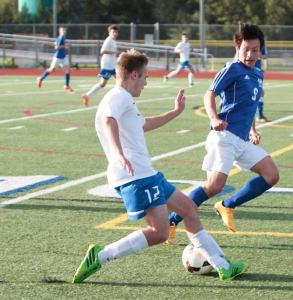 BHS sophomore William Dowell plays through the defenses of Ingraham High School last Friday.