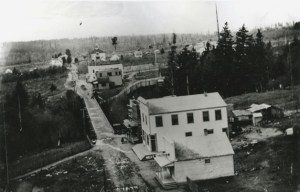 A 1920-era photo shows the view looking west on Winslow Way. The building in the right foreground is Nakata's Meat Market