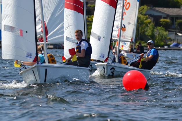Skipper Caelan Juckniess and crew Sophia Kasper (foreground) and skipper Blake Bentzen and crew Nicole Sanford effectively block the competition’s lane as they reach toward the offset mark.