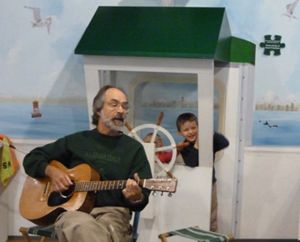 David Webb leads Tuesday Tunes at KiDiMu.