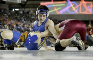 Eli Narte won his first match in the 140-pound 3A class.