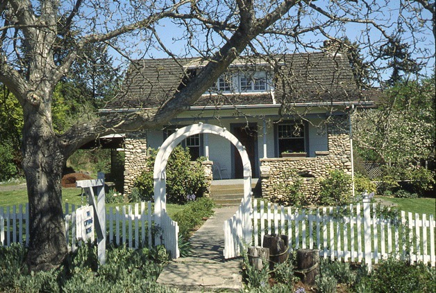 The historic Clara and E. L. Franks House (1913) – Captain’s House B&B