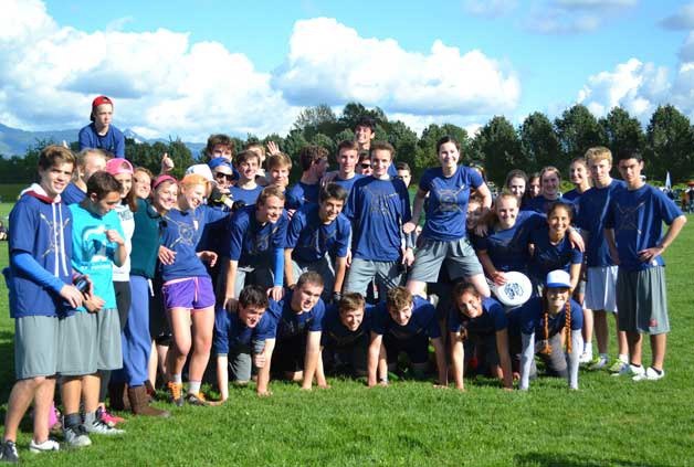 The Bainbridge High School Ultimate teams both celebrated excellent seasons this past school year. The A team finished third (out of 28 teams in the league)