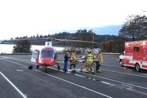 Van wreck injures three in Winslow