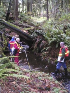 (L-R) Volunteers Kip Bankart and Wayne Daley