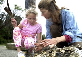 Cara Cruickshank (right) of  the Natural Landscapes Project discusses “oyster gardening” with volunteer Gwendolyn Harper
