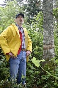 Don Heyer discusses the “girdling” of trees at the future Pritchard Park site.