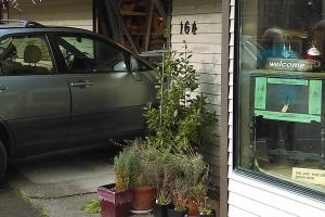 Bainbridge driver crashes Lexus into front of antique boutique
