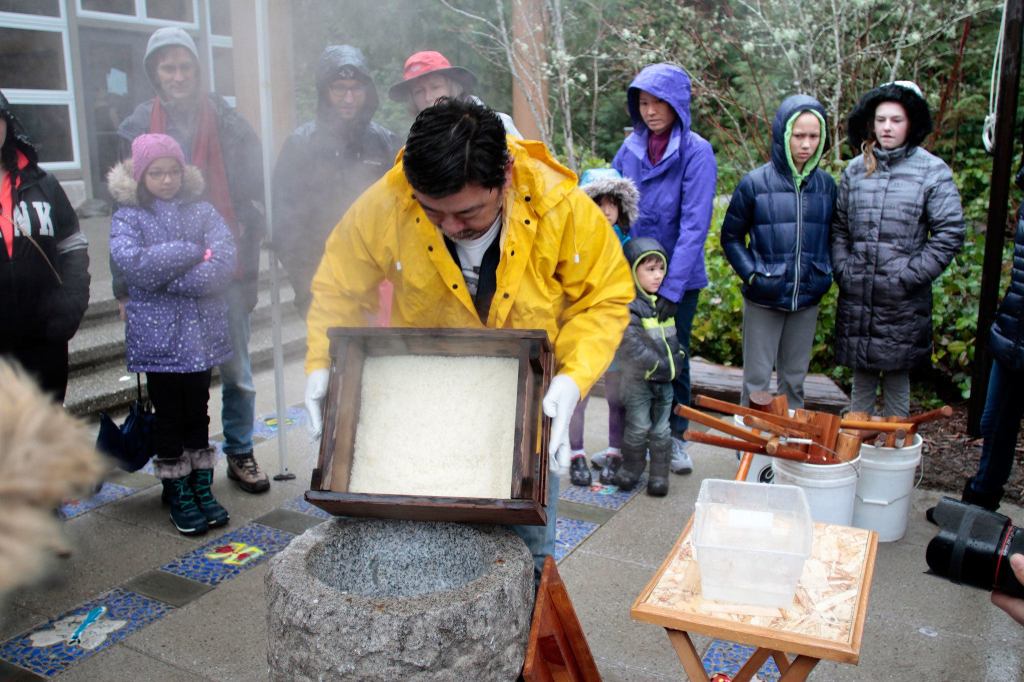 Photos from mochi tsuki 2017 on Bainbridge Island | GALLERY