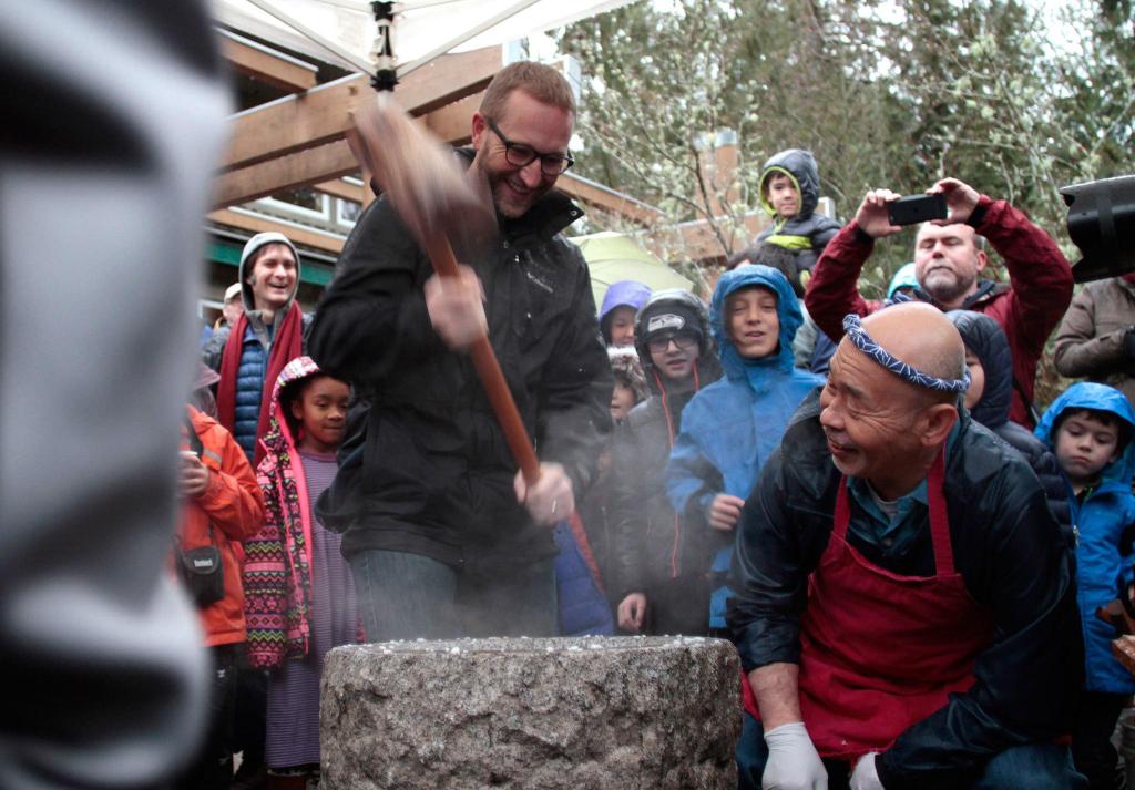 Photos from mochi tsuki 2017 on Bainbridge Island | GALLERY