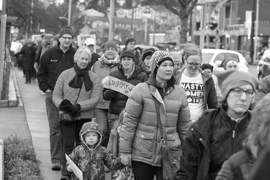 Bainbridge joins the resistance: Thousands join in Seattle march