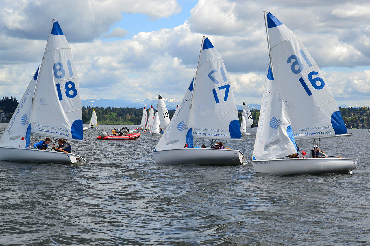 BI sailors soar to third at District regatta