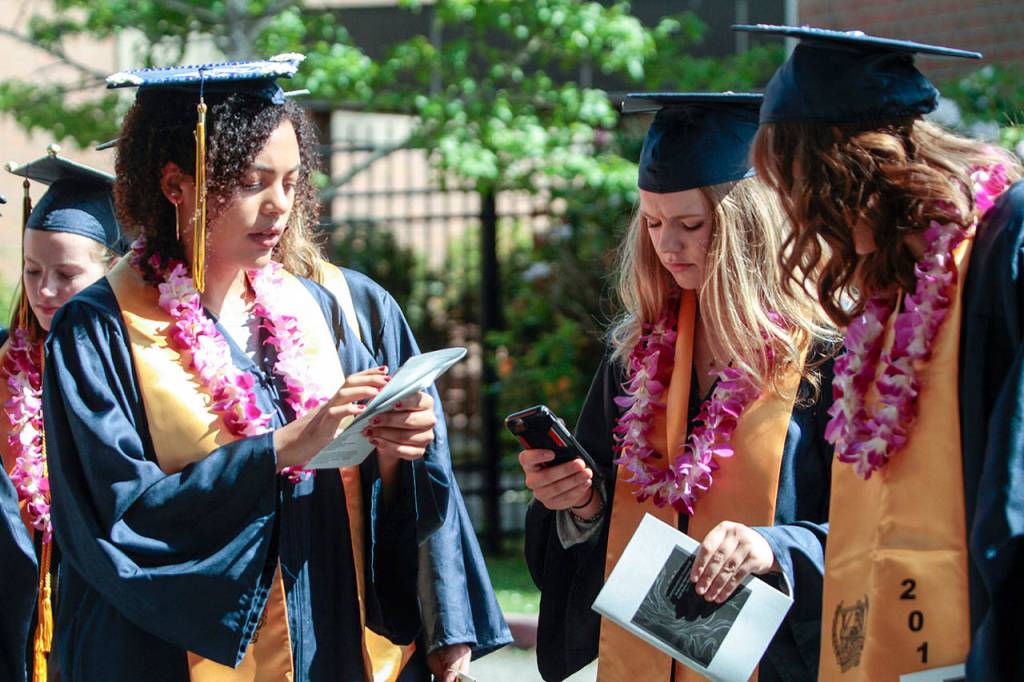 Pictures of pomp: Photos from the 2017 Bainbridge graduation ceremony | Photo gallery