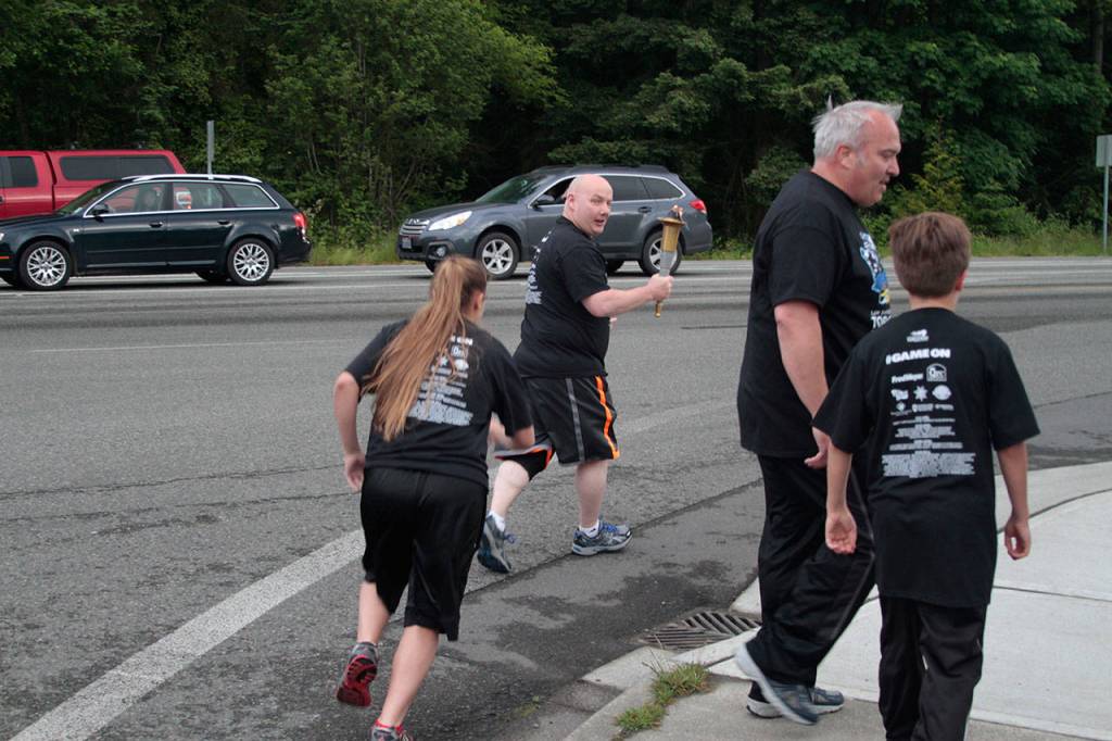 Bainbridge police run for Special Olympics | Photo gallery