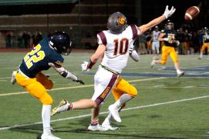 Football fiasco: Bainbridge boys beaten by Lakeside Lions | Photo gallery