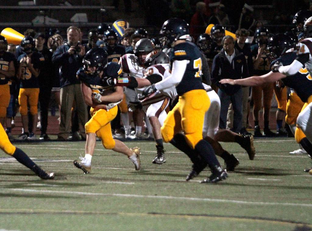 Football fiasco: Bainbridge boys beaten by Lakeside Lions | Photo gallery