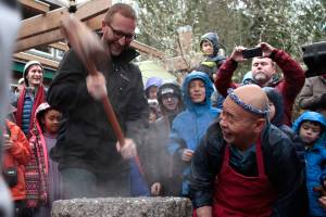 Mochi Tsuki returns to IslandWood for New Year’s